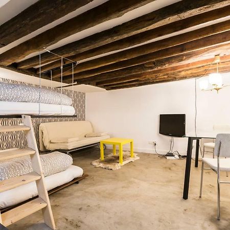 Charming 20M² Near Le Marais Apartment Париж Екстериор снимка