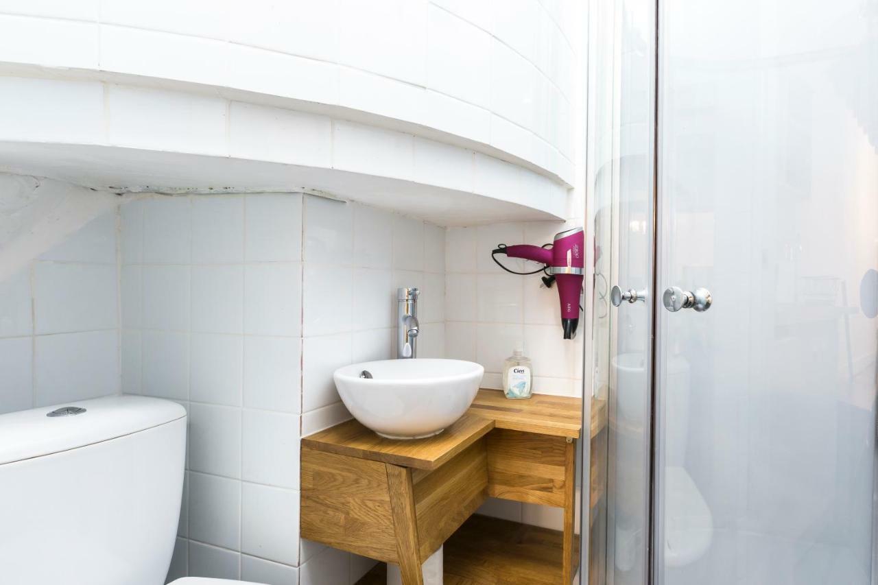 Charming 20M² Near Le Marais Apartment Париж Екстериор снимка