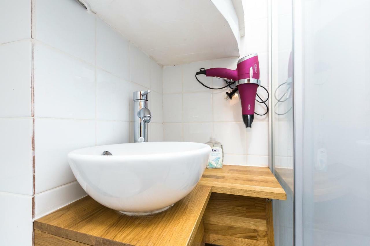 Charming 20M² Near Le Marais Apartment Париж Екстериор снимка